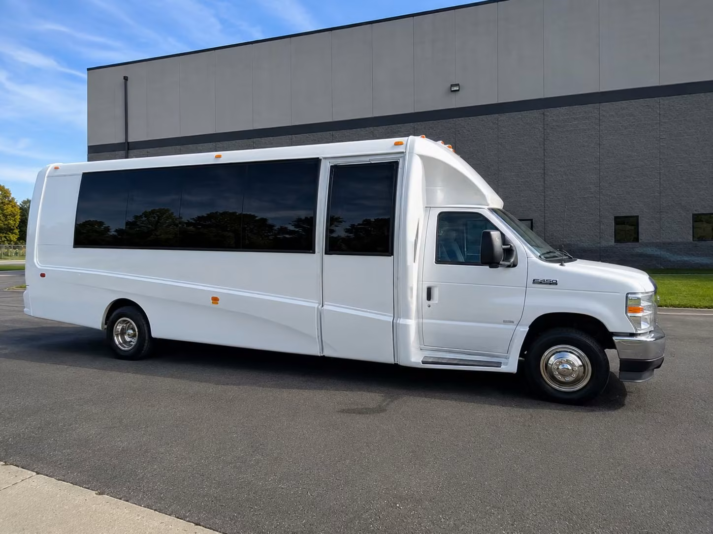 wichita 18 passenger minibus rental