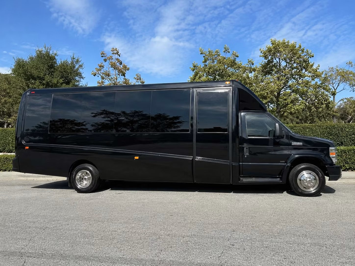wichita 20 passenger minibus rental